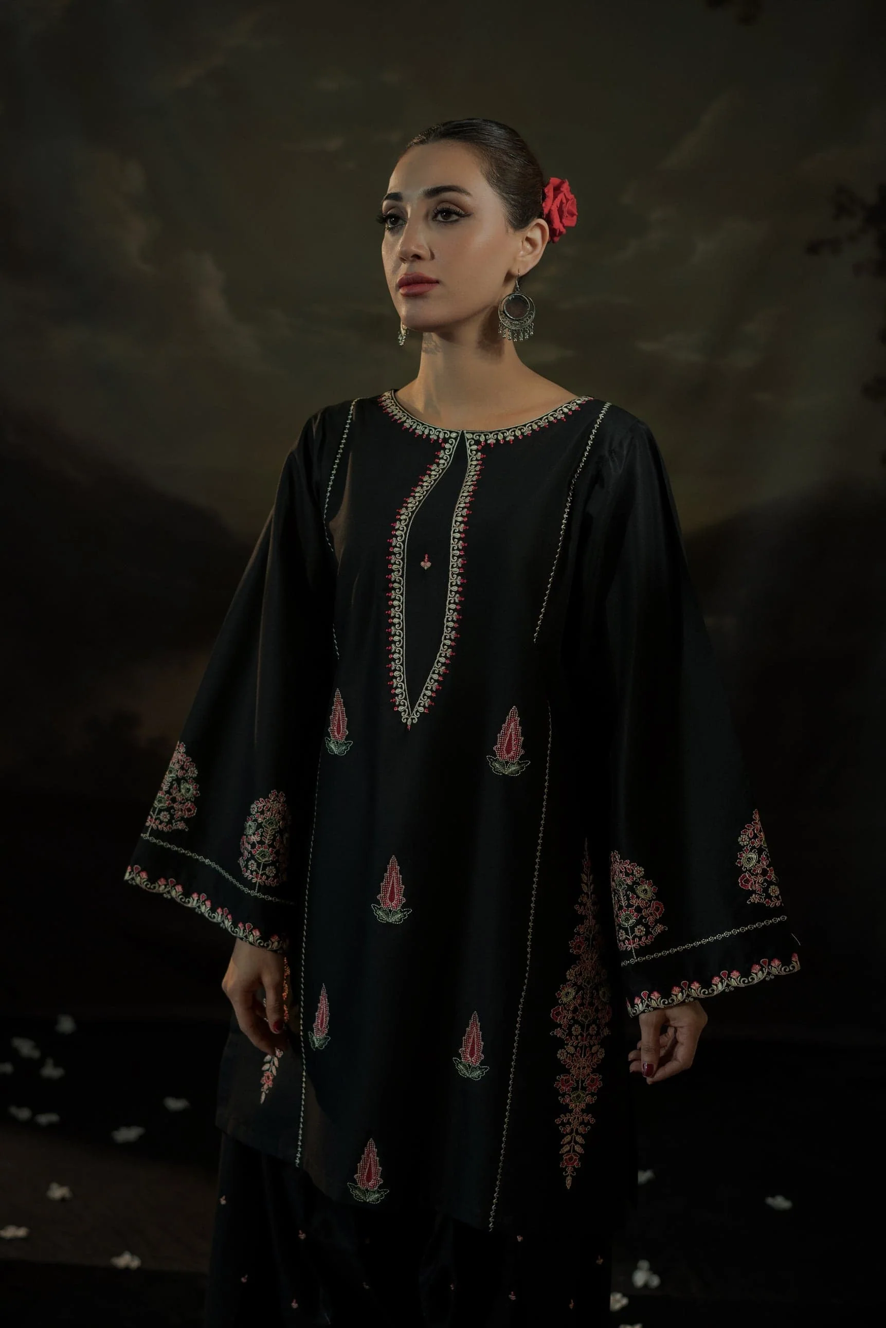 BLACK IRIS LONG LENGHT ( Embroided 2 PCs)