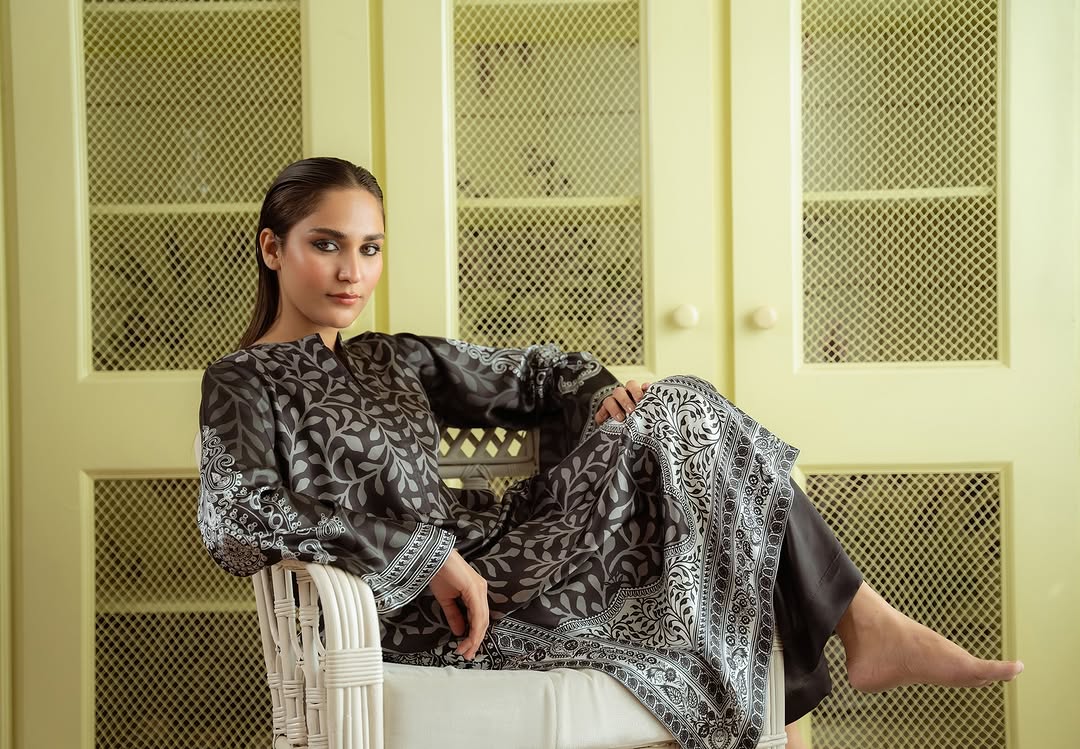 Komal Black (Digital 2 Pcs) Long Length - Image 4
