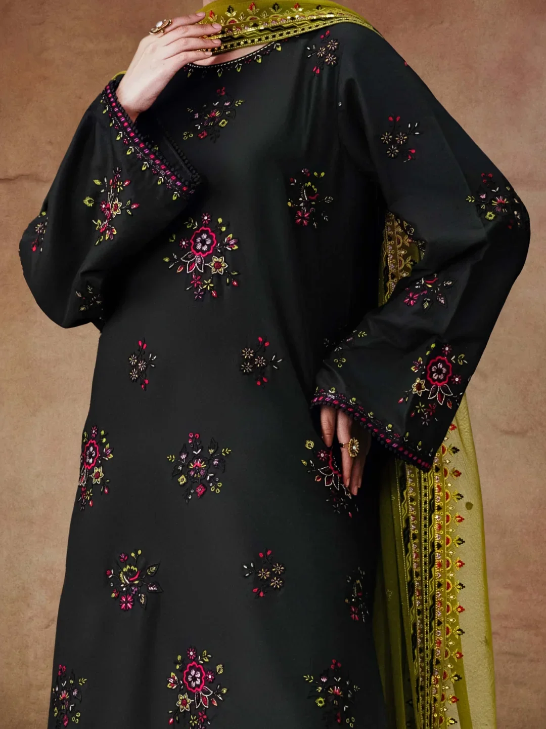 LAIRA (Embroided 3 PCs) - Image 4